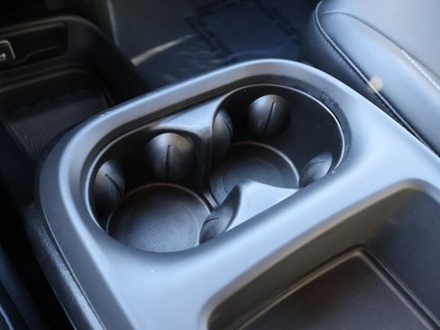 Used 2025 Chrysler Pacifica Select image 38