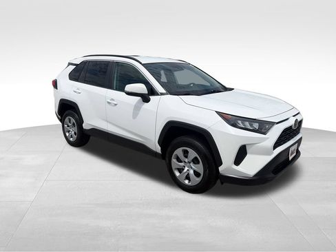 Used 2020 Toyota RAV4 LE FWD image 8