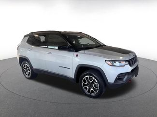 Used 2025 Jeep Compass Trailhawk w/ Trailer Tow Group AWD/4WD video 2