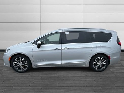 New 2026 Chrysler Pacifica Pinnacle image 6
