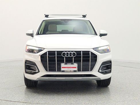 Used 2023 Audi Q5 2.0T Premium w/ Convenience Package AWD/4WD image 2
