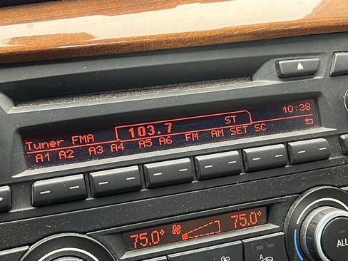 Used 2010 BMW 128i Convertible image 16