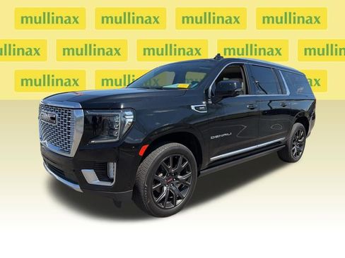 Used 2023 GMC Yukon XL Denali w/ Denali Reserve Package image 5