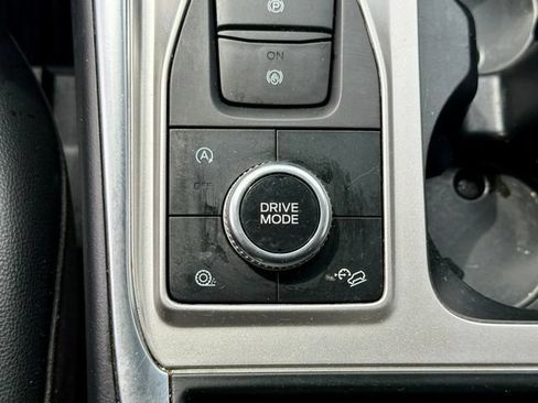 Used 2020 Ford Explorer XLT w/ Equipment Group 202A AWD/4WD image 33