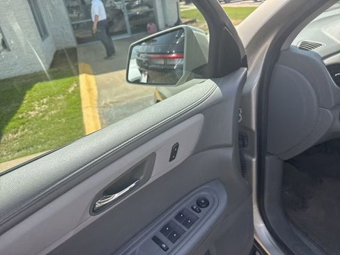 Used 2015 Chevrolet Traverse LT w/ Style and Technology Package image 10