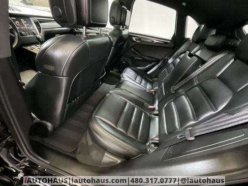 Used 2018 Porsche Macan Turbo w/ Premium Package Plus image 18