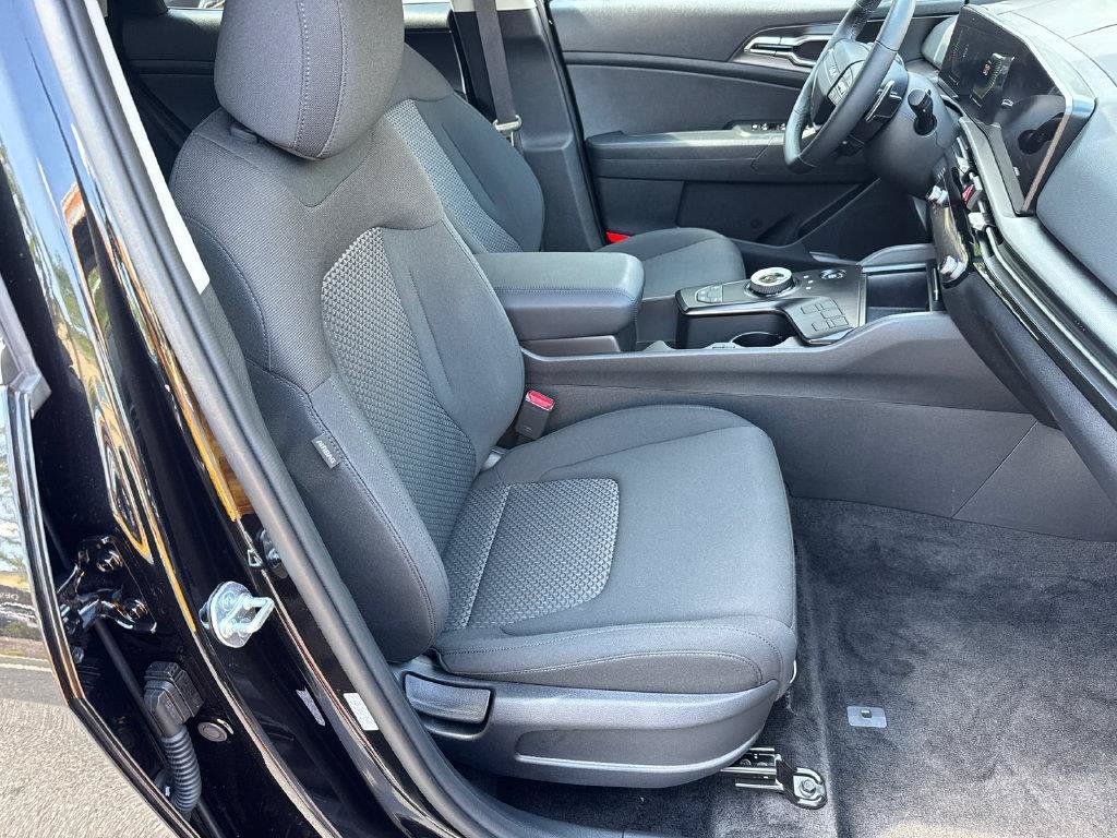 Used 2026 Kia Sportage LX FWD image 13