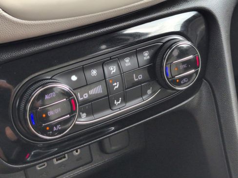 Used 2020 Buick Encore GX Select image 37