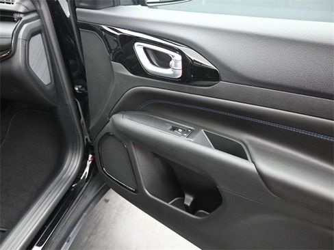 New 2026 Jeep Compass Latitude image 24