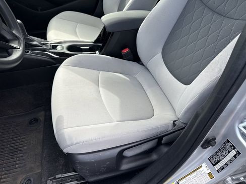Used 2022 Toyota Corolla LE image 11