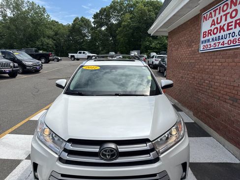 Used 2017 Toyota Highlander XLE w/ Protection Package #3 AWD/4WD image 7