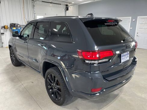 Used 2018 Jeep Grand Cherokee Altitude image 5