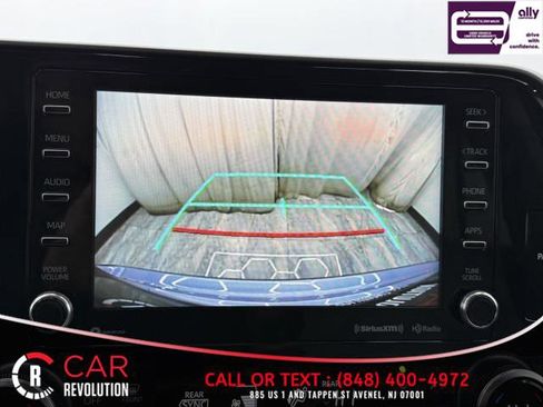 Used 2021 Toyota Highlander XLE image 32