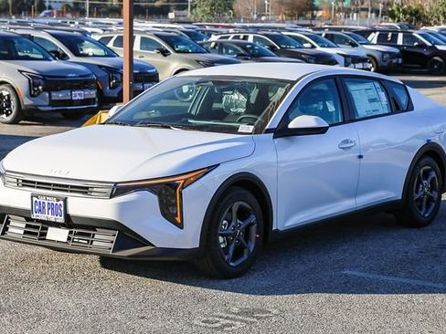 New 2026 Kia K4 LXS image 4