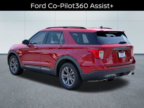 Used 2022 Ford Explorer XLT w/ Equipment Group 202A AWD/4WD image 8