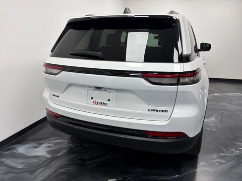 Used 2024 Jeep Grand Cherokee Limited w/ Black Appearance Package image 6