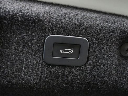 Used 2022 Jaguar XF R-Dynamic SE AWD/4WD image 30