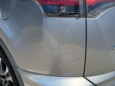 Used 2016 Toyota RAV4 LE FWD image 4