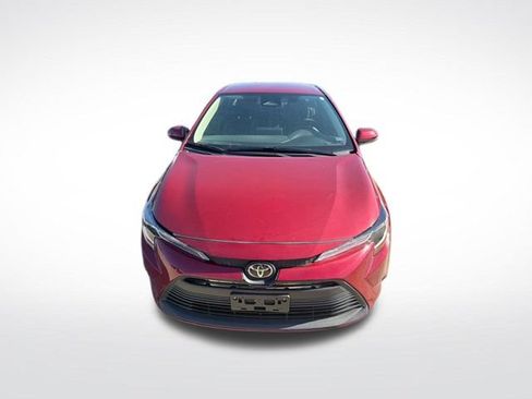 Used 2025 Toyota Corolla LE FWD image 3
