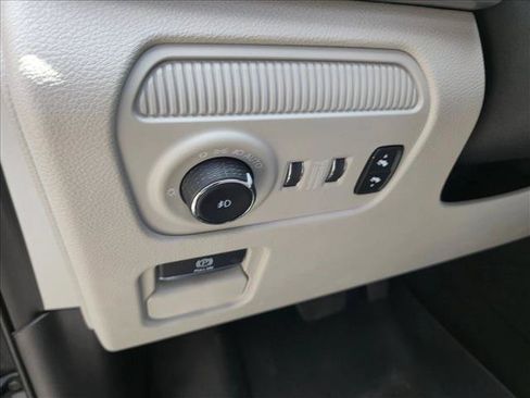Used 2023 Jeep Wagoneer Series III w/ Premium Group I AWD/4WD image 9
