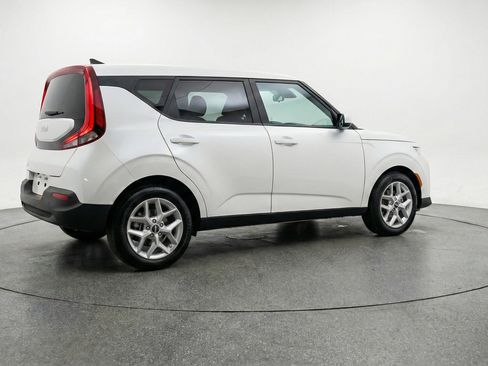 Used 2025 Kia Soul LX w/ LX Technology Package image 9
