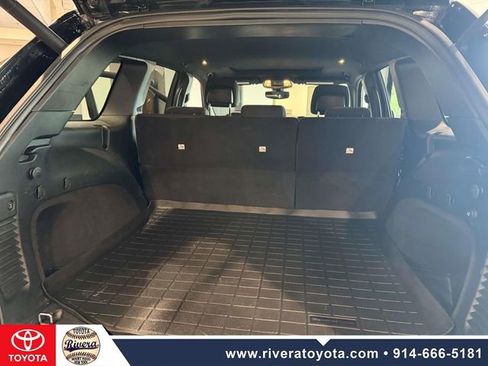 Used 2018 Jeep Grand Cherokee Laredo AWD/4WD image 19