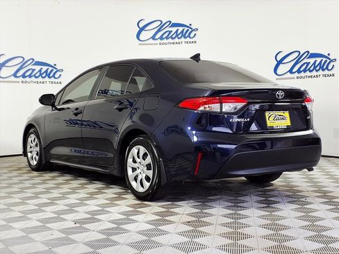 Used 2025 Toyota Corolla LE image 2