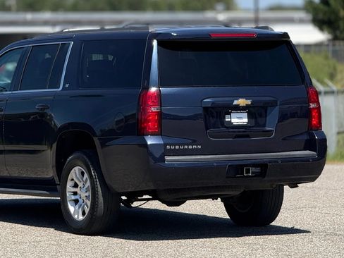 Used 2019 Chevrolet Suburban LT RWD image 16