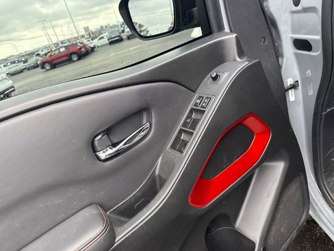 Used 2022 Nissan Frontier PRO-4X w/ Off-Road Protection Package image 12