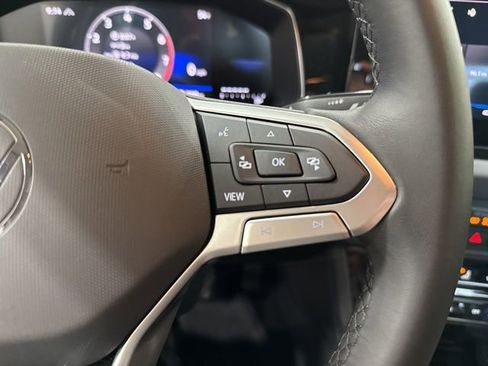 Certified 2025 Volkswagen Jetta SE image 13