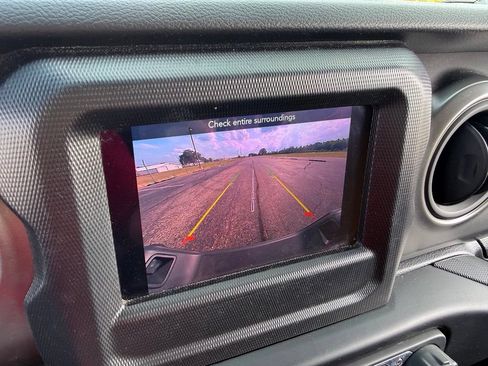 Used 2022 Jeep Gladiator Overland AWD/4WD image 5