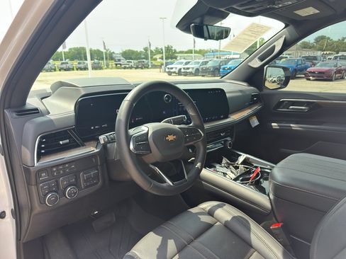Used 2025 Chevrolet Tahoe High Country w/ Sun And Tow Package AWD/4WD image 2
