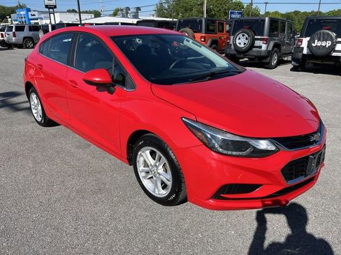 Used 2018 Chevrolet Cruze LT w/ Convenience Package FWD image 10