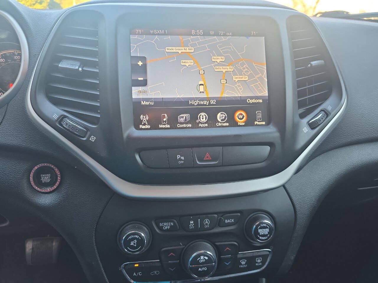 Used 2017 Jeep Cherokee Trailhawk AWD/4WD image 8