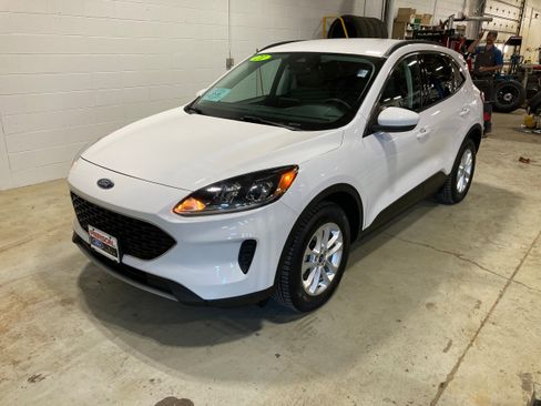 Used 2021 Ford Escape SE image 1