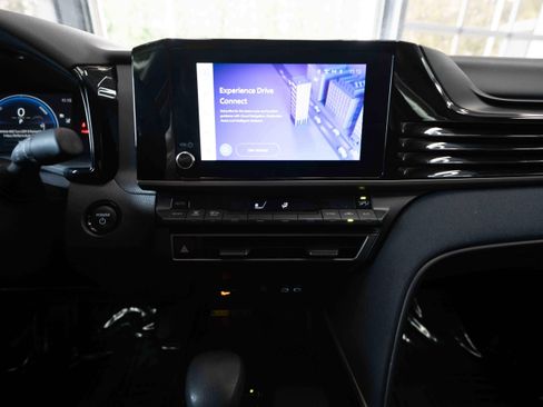 Used 2025 Toyota Camry LE FWD image 17