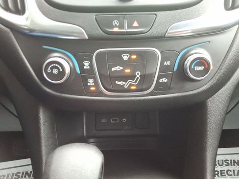 Used 2022 Chevrolet Equinox LT image 17