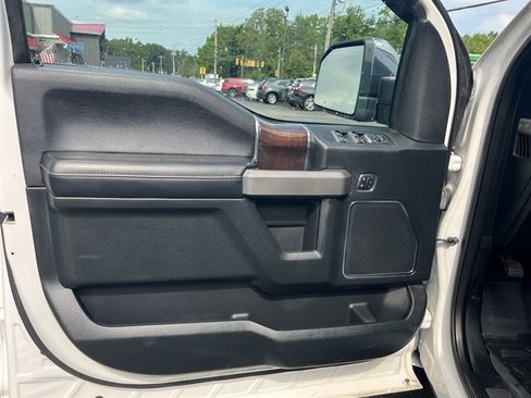 Used 2016 Ford F150 Platinum w/ Equipment Group 701A Luxury AWD/4WD image 16