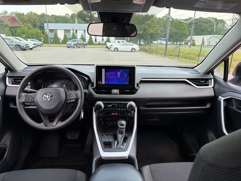 Used 2024 Toyota RAV4 LE AWD/4WD image 8