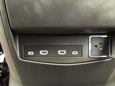 Used 2024 Cadillac Escalade ESV Premium Luxury AWD/4WD image 21