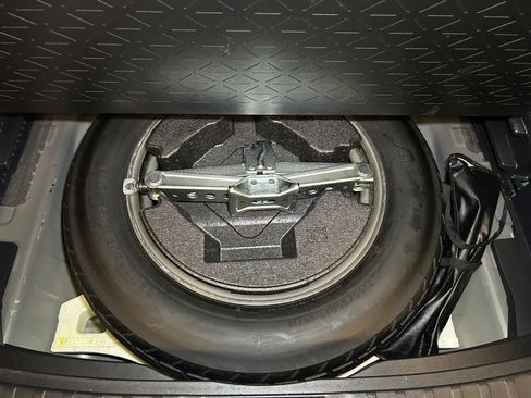 Used 2019 Toyota RAV4 Limited w/ Cold Weather Package AWD/4WD image 21