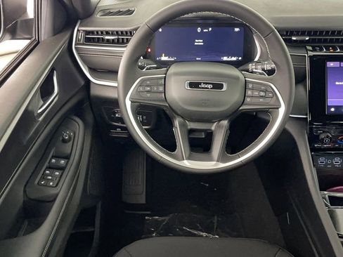 New 2025 Jeep Grand Cherokee L Laredo image 14