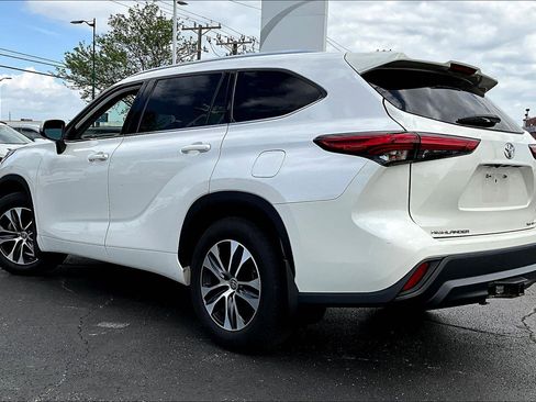 Used 2021 Toyota Highlander XLE image 3