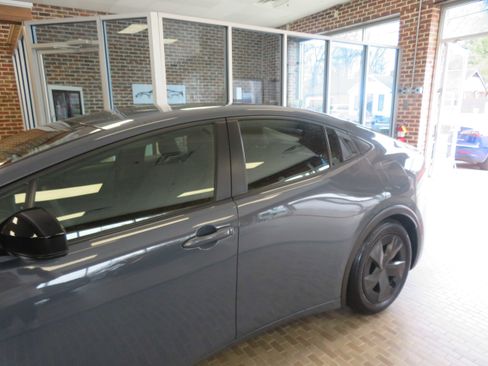 Used 2025 Toyota Prius LE image 65