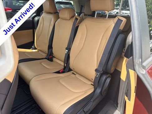 Used 2023 Kia Carnival LX FWD image 11