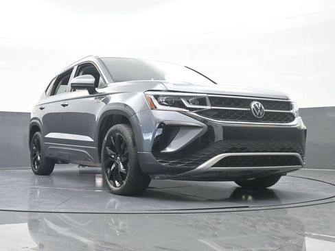 Used 2022 Volkswagen Taos SEL w/ Panoramic Sunroof Package image 64