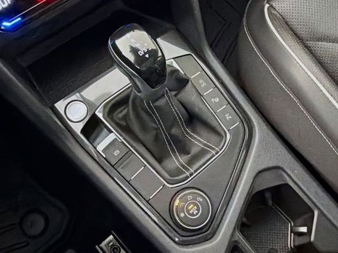 Used 2022 Volkswagen Tiguan SEL R-Line image 18
