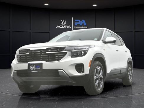 Used 2024 Kia Seltos LX AWD/4WD image 29
