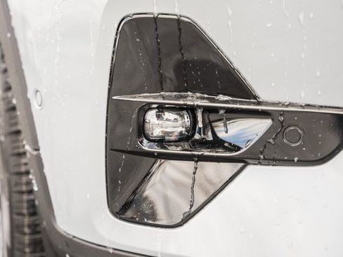 Certified 2025 Volvo XC40 B5 Ultra w/ Climate Package image 15