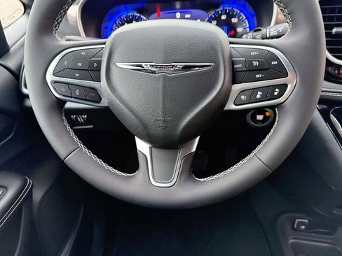 New 2026 Chrysler Pacifica Select image 24